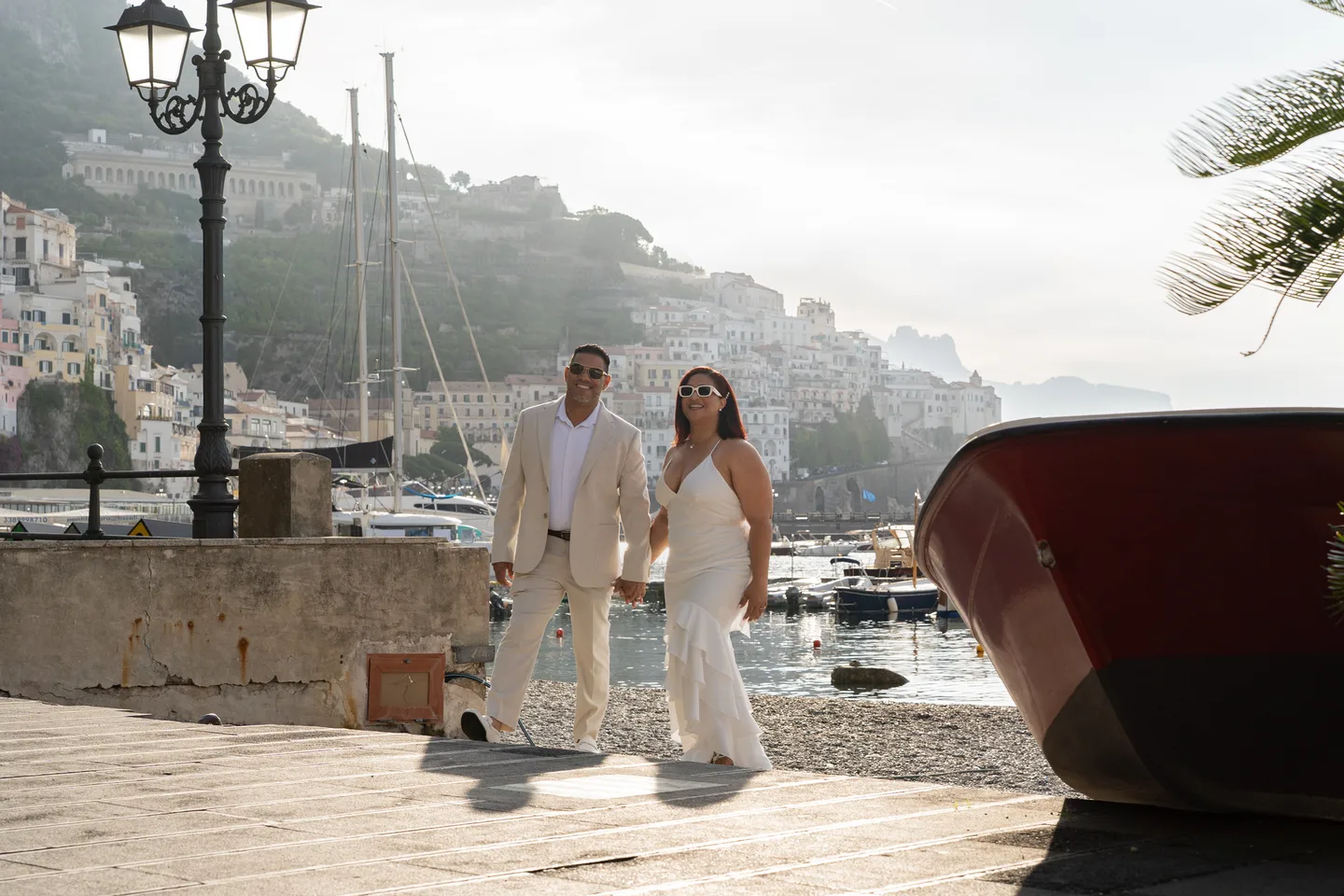 The couple walking along Amalfi’s waterfront
