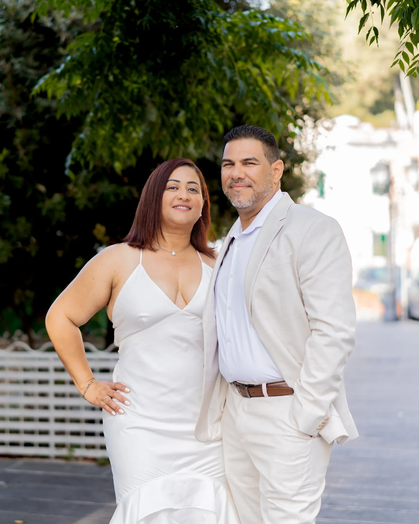 The couple beneath the waterfront trees