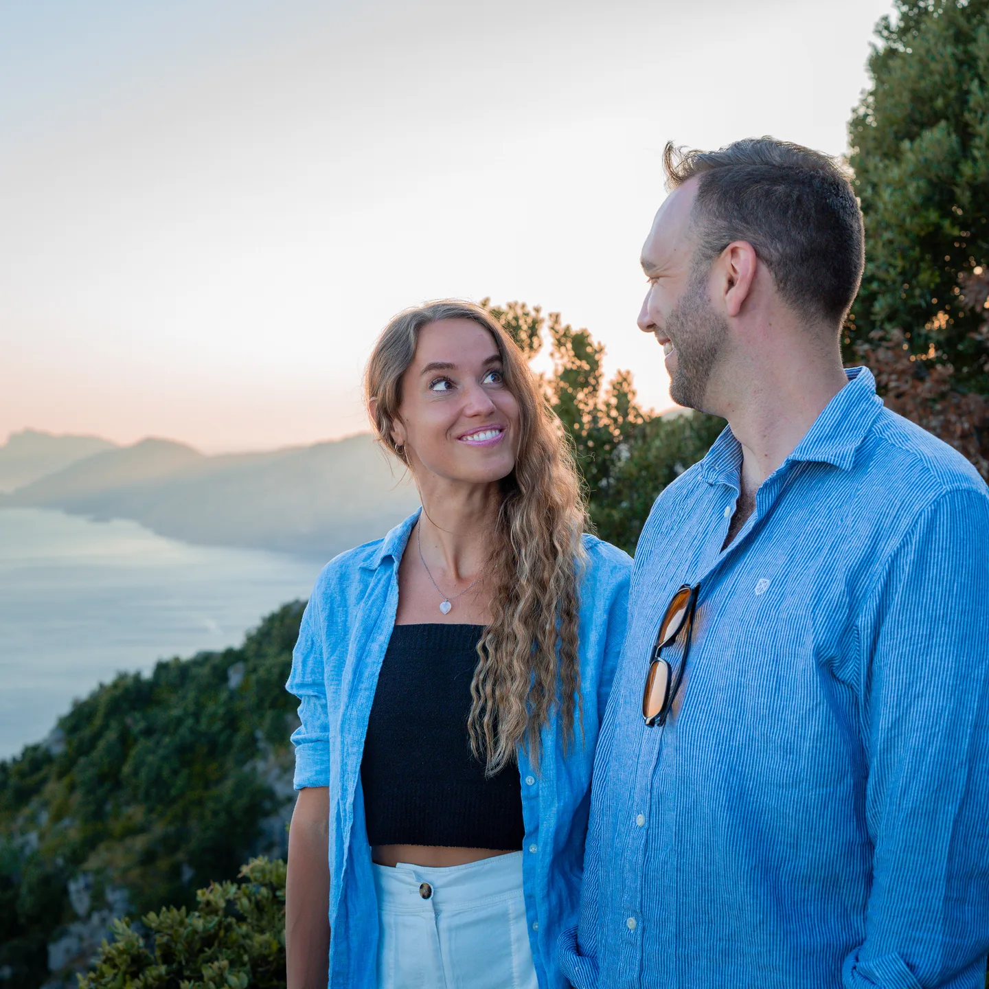 A close portrait of the couple above the coast