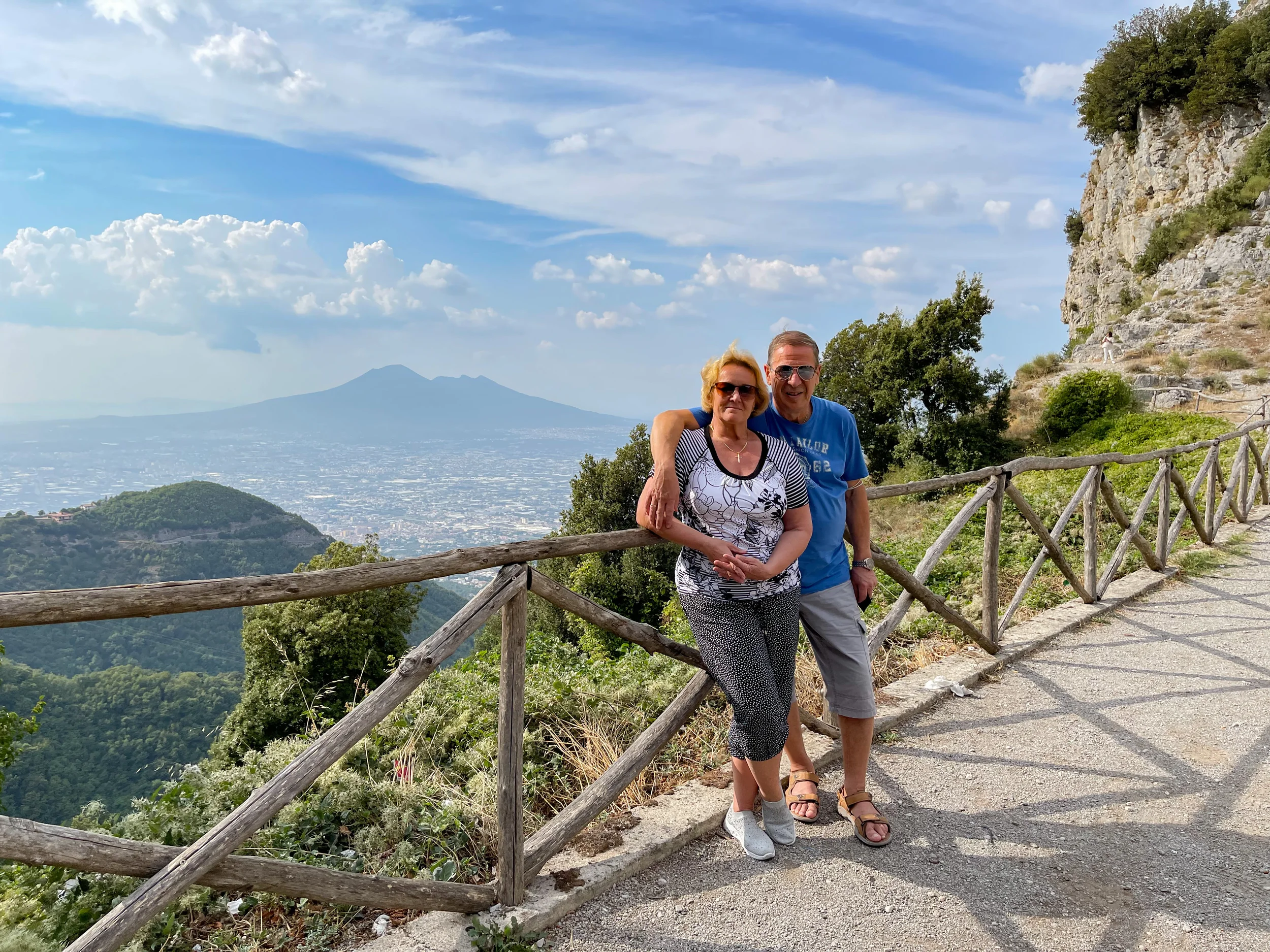 Guests at the Chiunzi Pass with Vesuvius in the background